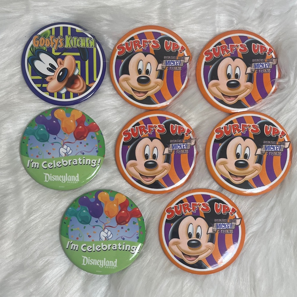 Disney Goofy's Kitchen Surf's Up Celebration Button Collection